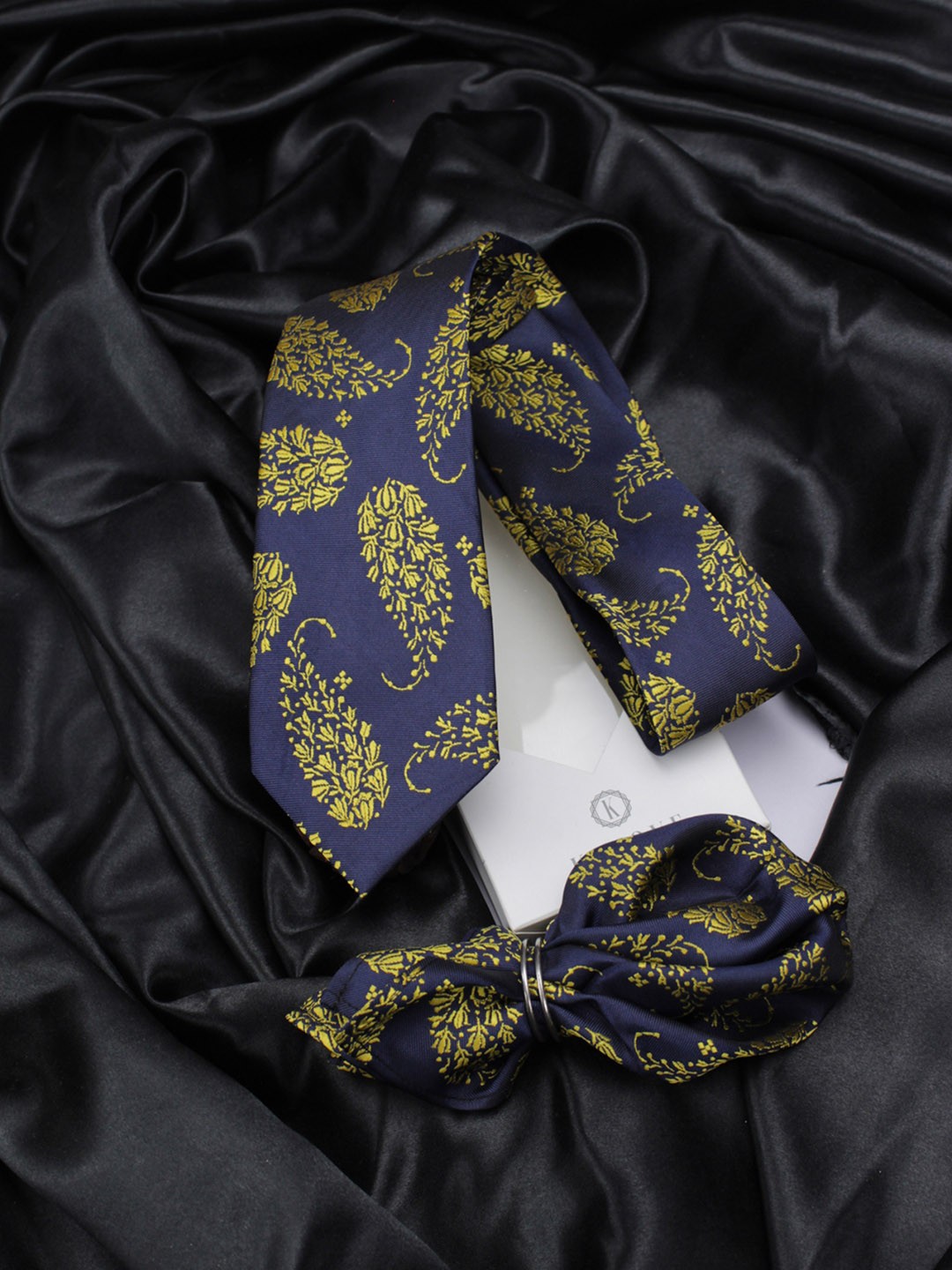 

KOVOVE Men Navy Blue & Yellow Floral Neck Tie & Pocket Square Accessory Gift Set
