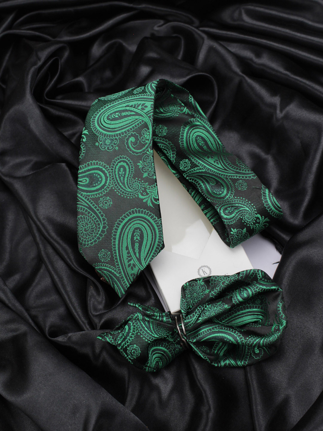 

KOVOVE Men Green Woven Design Accessory Gift Set