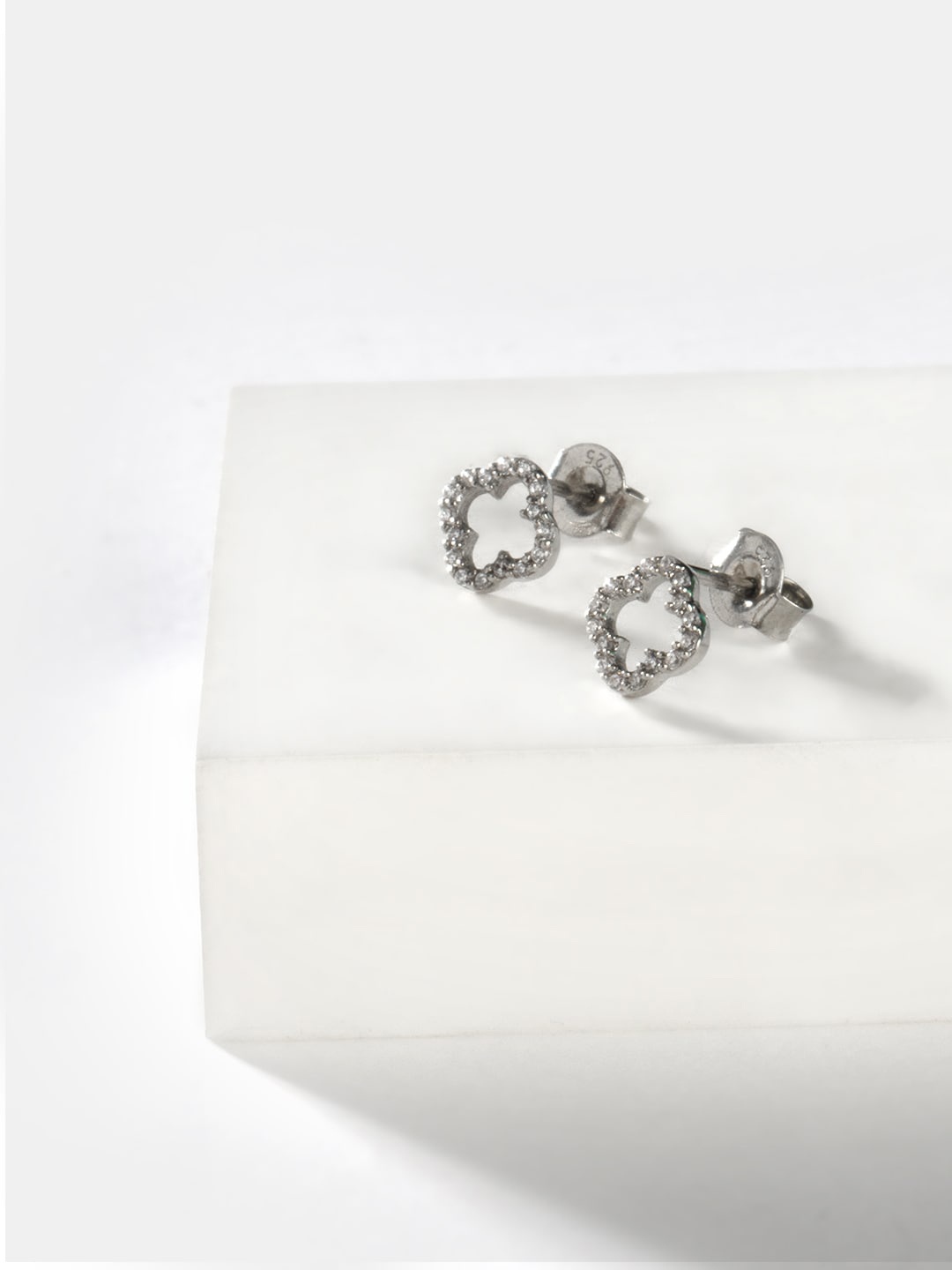 

SHAYA 925 Silver Silver-Toned Contemporary Studs Earrings