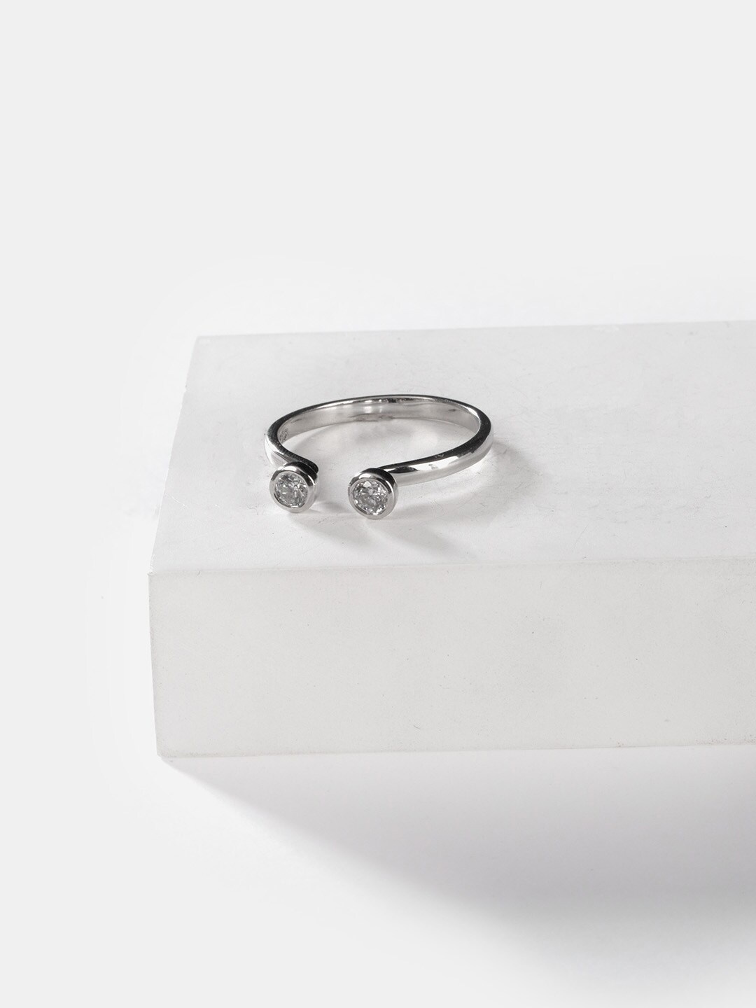 

SHAYA Silver-Toned 925 Silver 3 mm Stone See You Again Ring