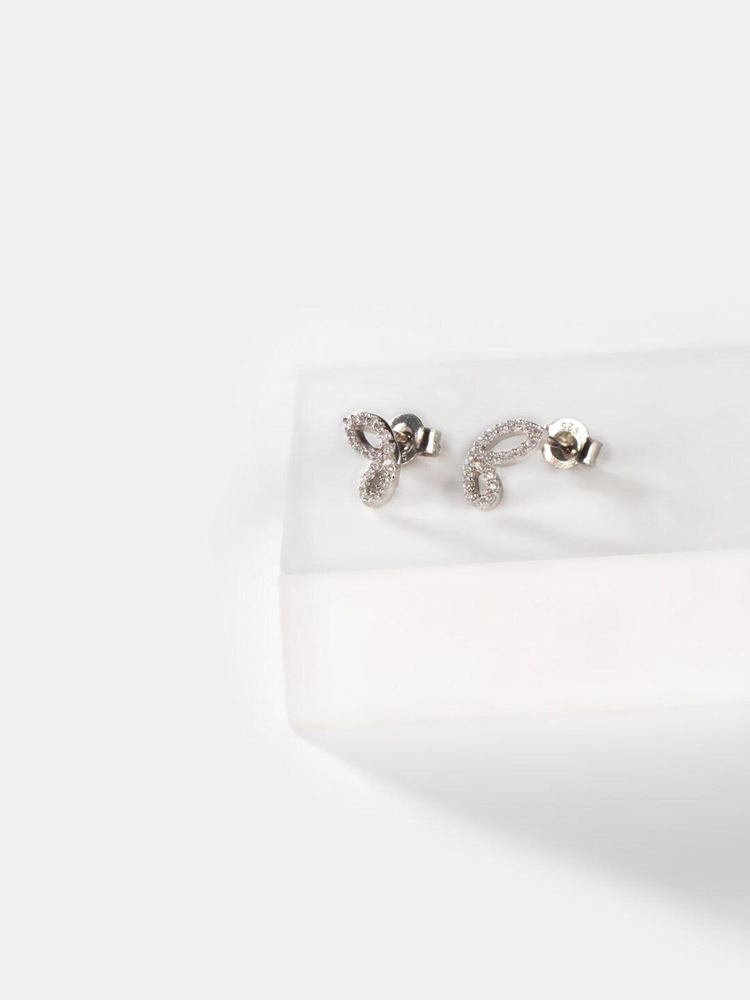 

SHAYA Silver-Toned Contemporary Ear Cuff Earrings