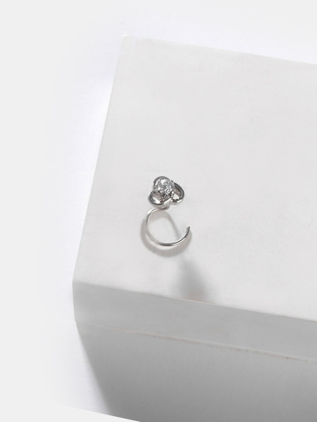 

SHAYA Women 925 Silver Floral-Shaped Nose Pin