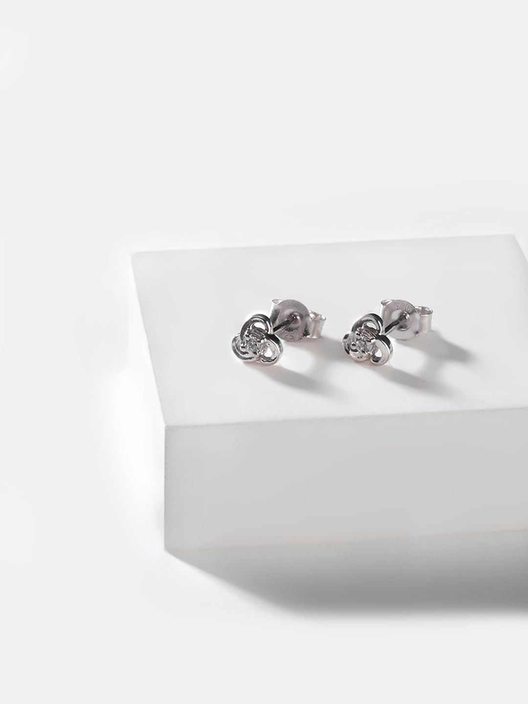 

SHAYA 925 Sterling Silver Floral Studs