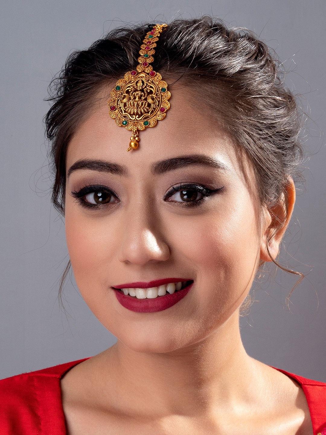 

aadita Gold-Toned Pearl & Stone Studded Maangtikka