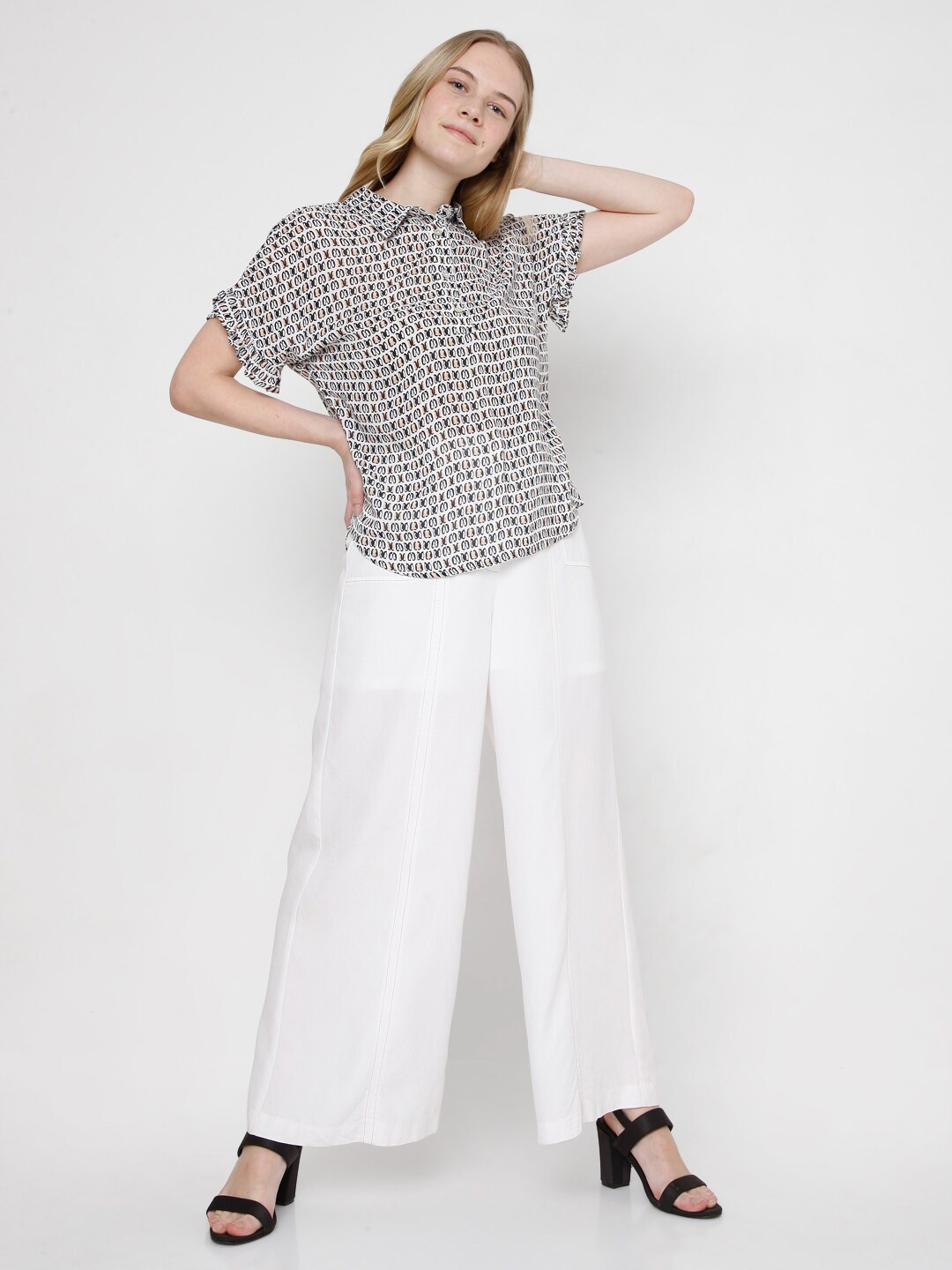 

Vero Moda White & Black Print Shirt Style Top