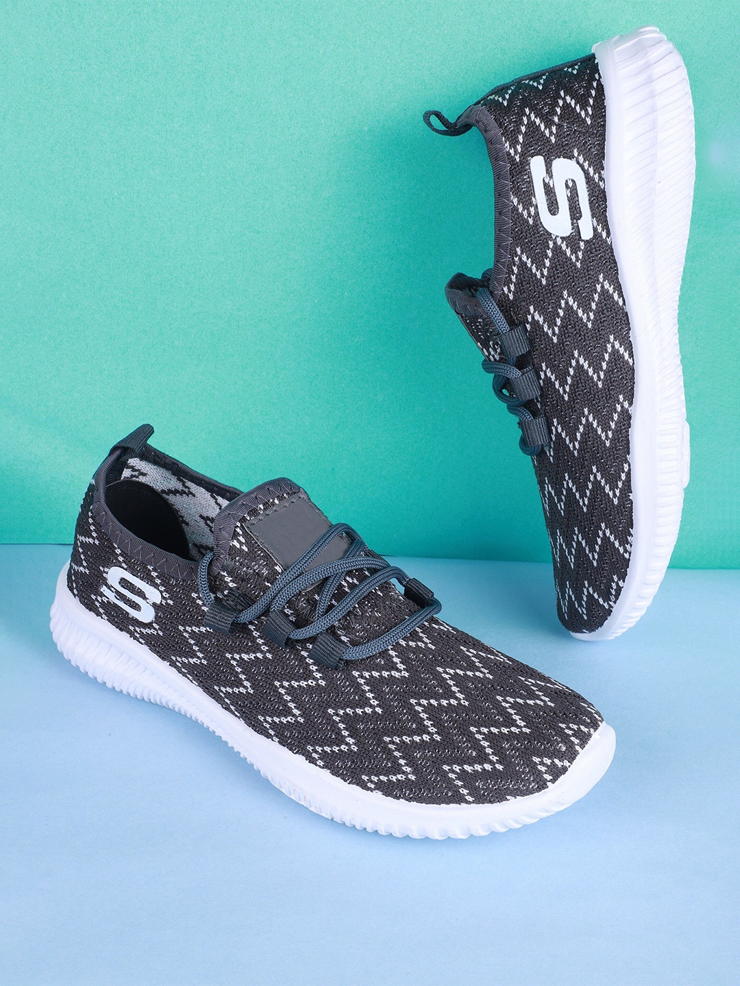 

FABBMATE Women Black & Grey Printed Walking Shoes