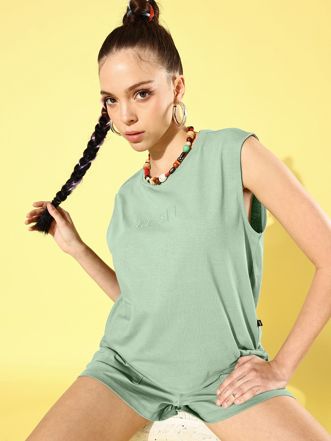 

Roadster Women Green Self-Design T-Shirt with Solid Shorts