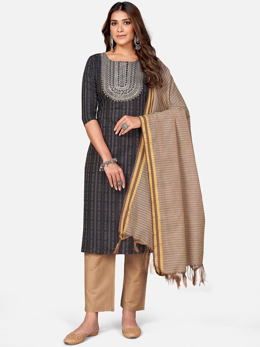 

Vbuyz Women Black & Gold-Toned Printed Pure Cotton Kurta with Trousers & Dupatta