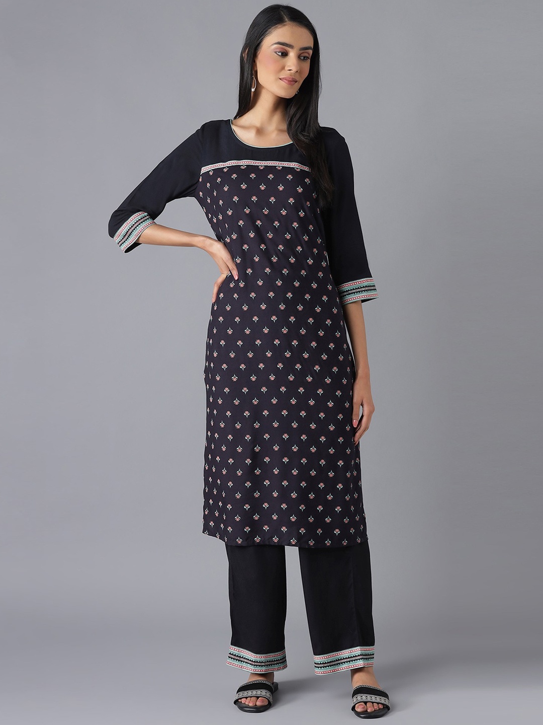 

AURELIA Women Black Floral Printed Kurta with Palazzos