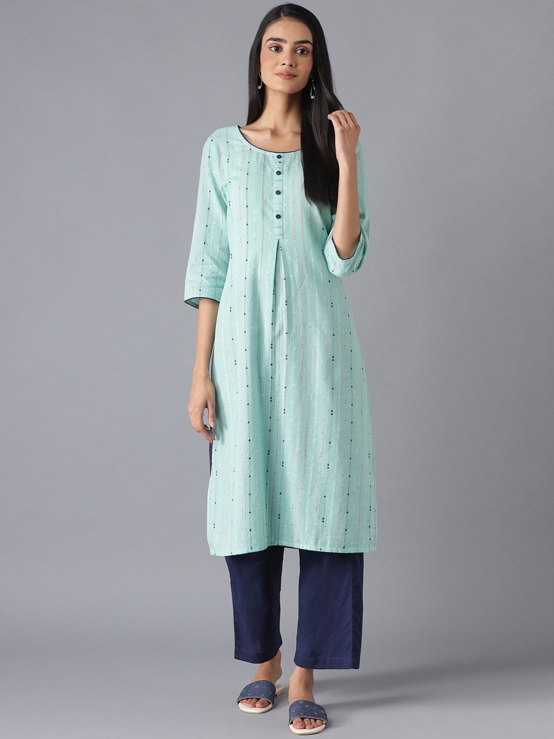 

AURELIA Women Green Pleated Pure Cotton Kurti with Trousers