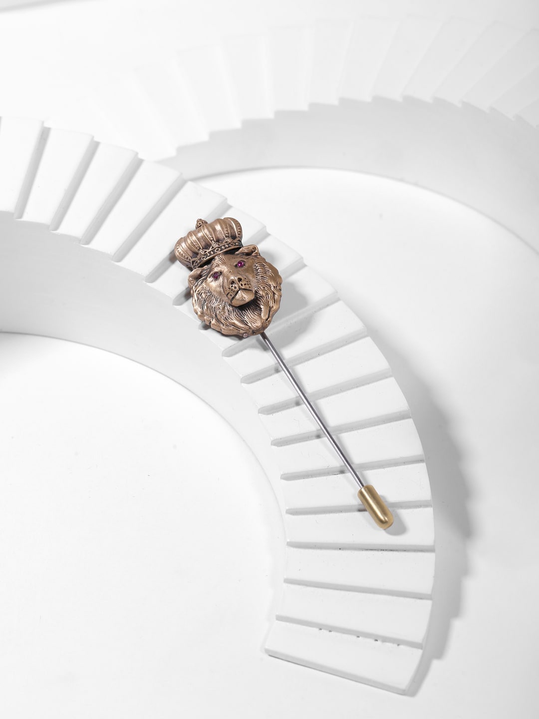 

COSA NOSTRAA Gold-Toned The Crowned King Lapel pin