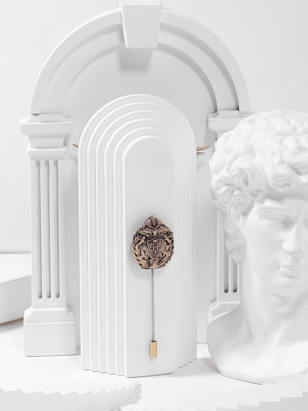

COSA NOSTRAA Gold-Toned Musahi Lapel Pin