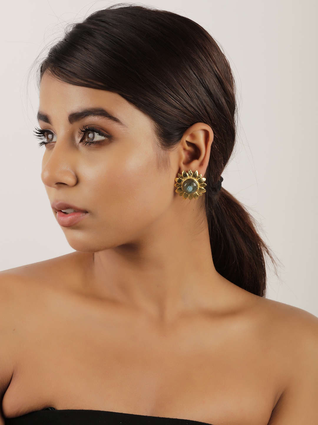 

STILSKII Gold-Toned Contemporary Shining Sunflower Labradorite Studs Earrings
