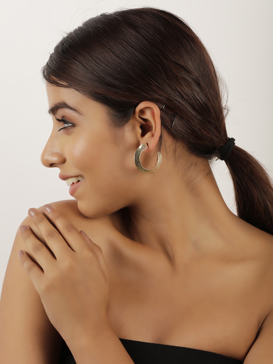 

STILSKII Gold-Toned Hammered Half Hoop Earrings