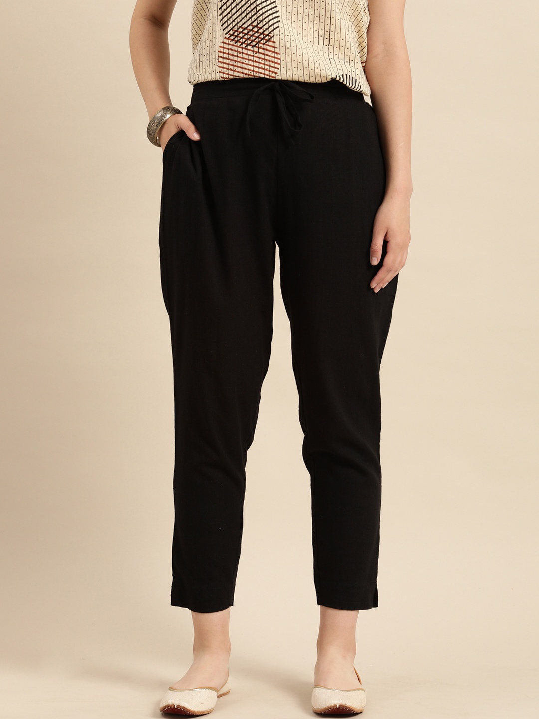 

Roly Poly Women Black Relaxed Easy Wash Cropped Trousers