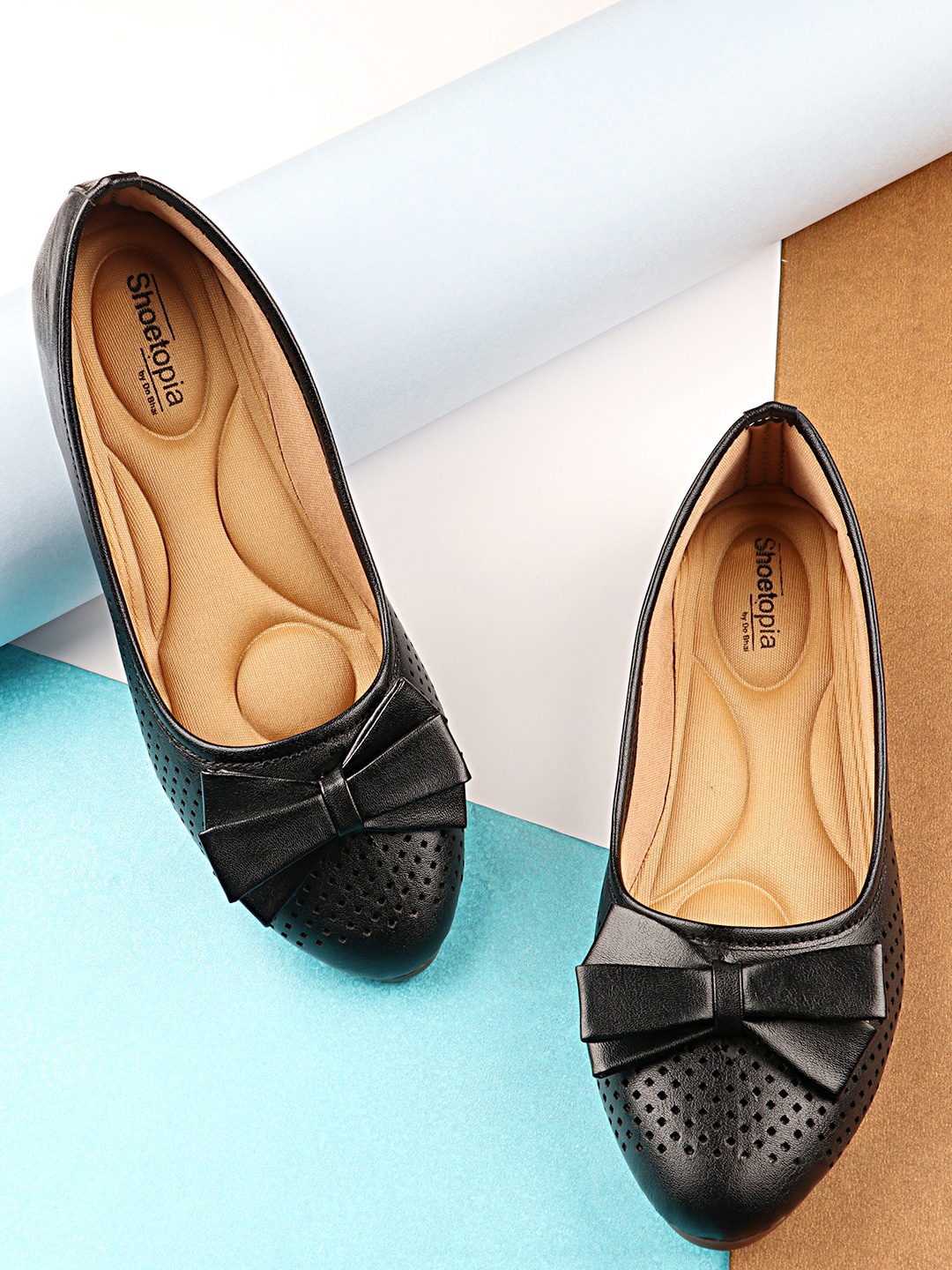 

Shoetopia Girls Black Textured Ballerinas with Bows Flats