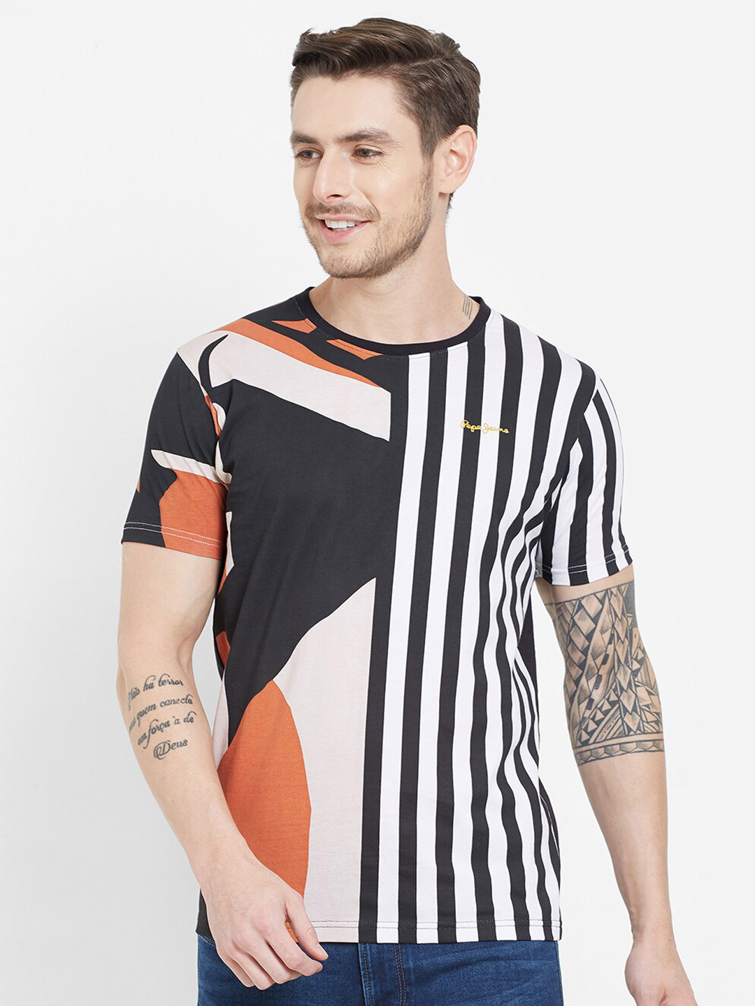 

Pepe Jeans Men White & Black Geometric Print Pure Cotton T-shirt