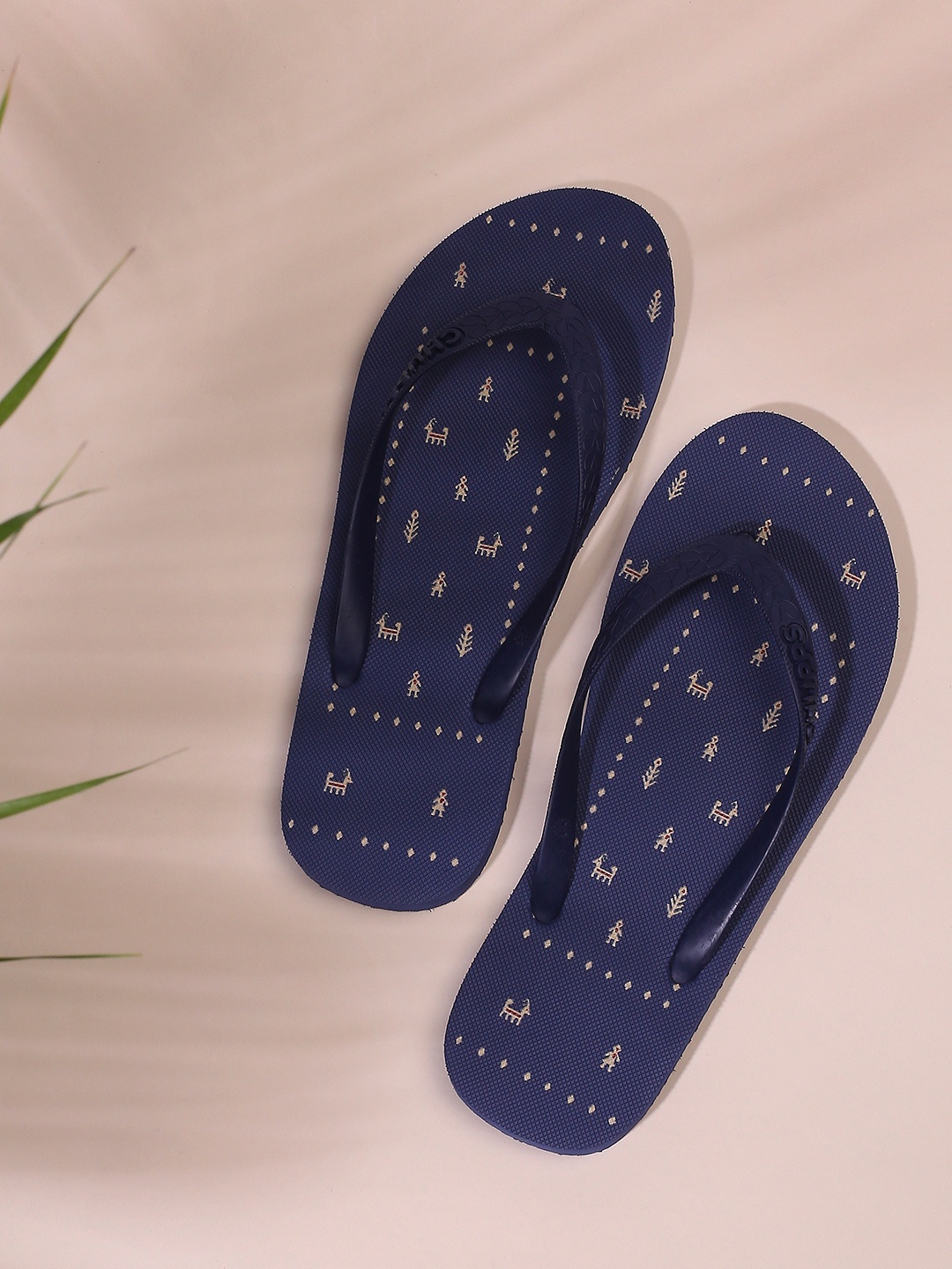 

CHUPPS Women Kaleen Ghabbe Navy Blue Printed Natural Rubber Sustainable Thong Flip-Flops