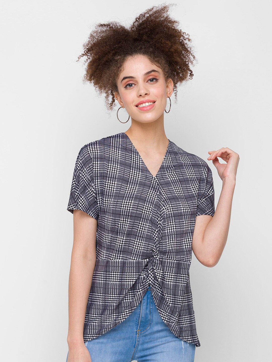 

Globus Black & White Checked Twisted Top