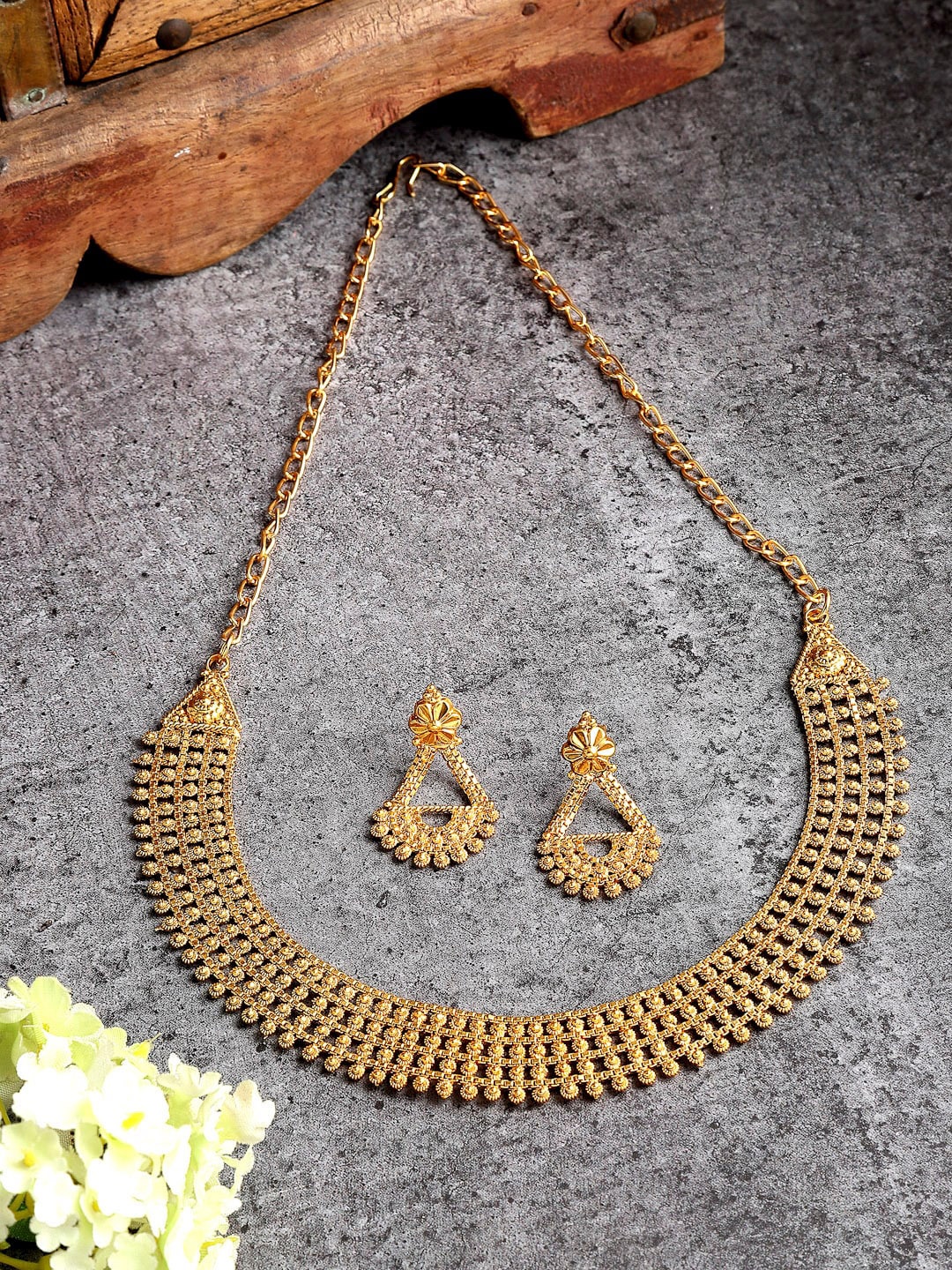 

ZENEME Gold-Plated Textured With Intricate Detailing Necklace Set