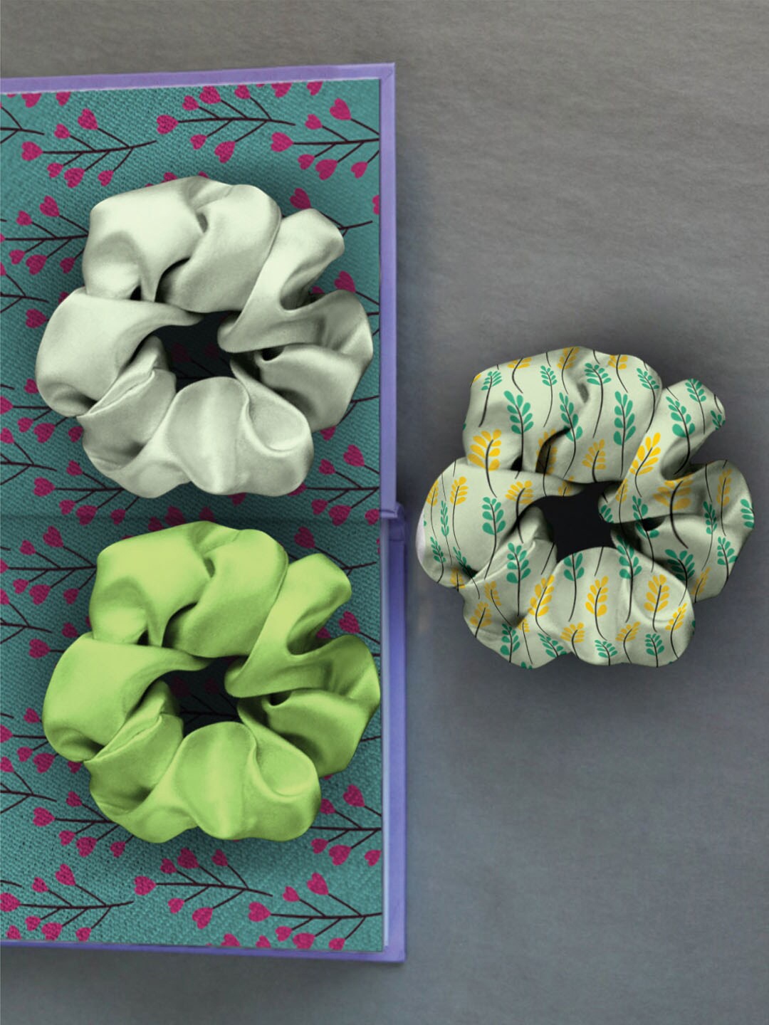 

Ferosh Women Multi-coloured Set of 3 Ponytail Holders
