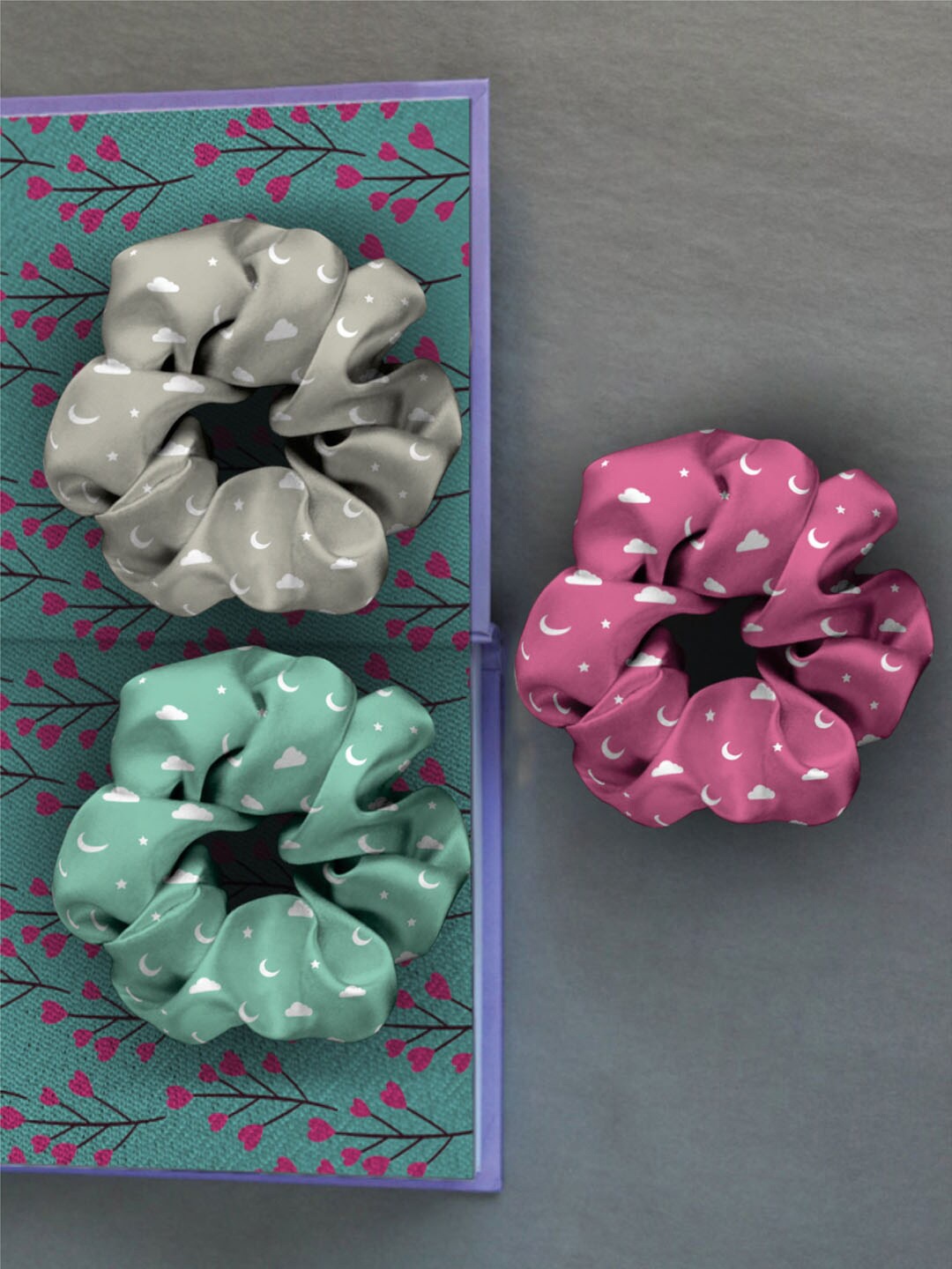 

Ferosh Women Multi-Colored Set of 3 Ponytail Holders
