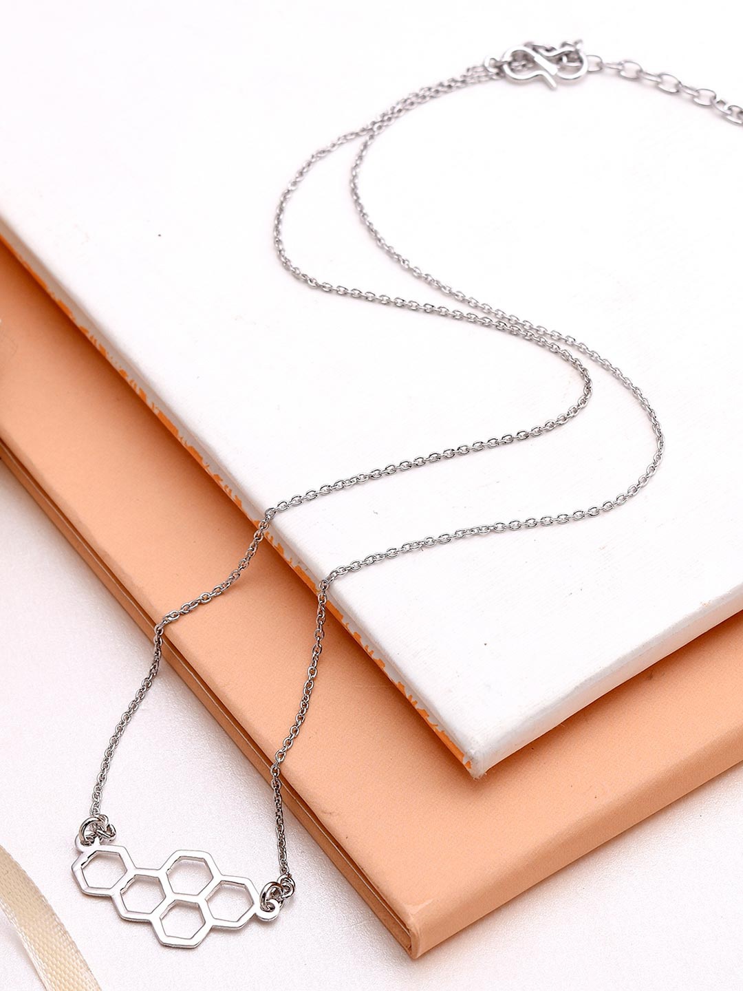 

Tistabene Silver-Toned Maze Pendant With Chain