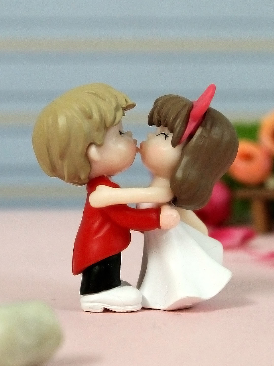 

TIED RIBBONS Red & White Valentine Miniature Couple Showpiece Statue Set