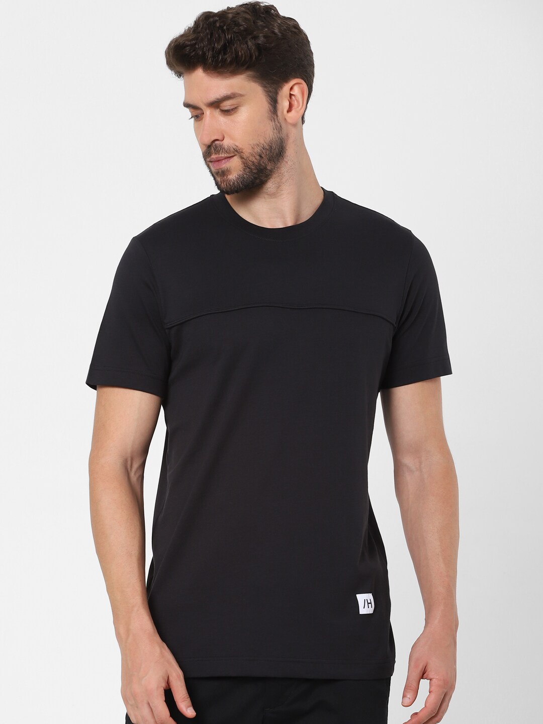

SELECTED Men Charcoal Grey Solid Cotton T-shirt