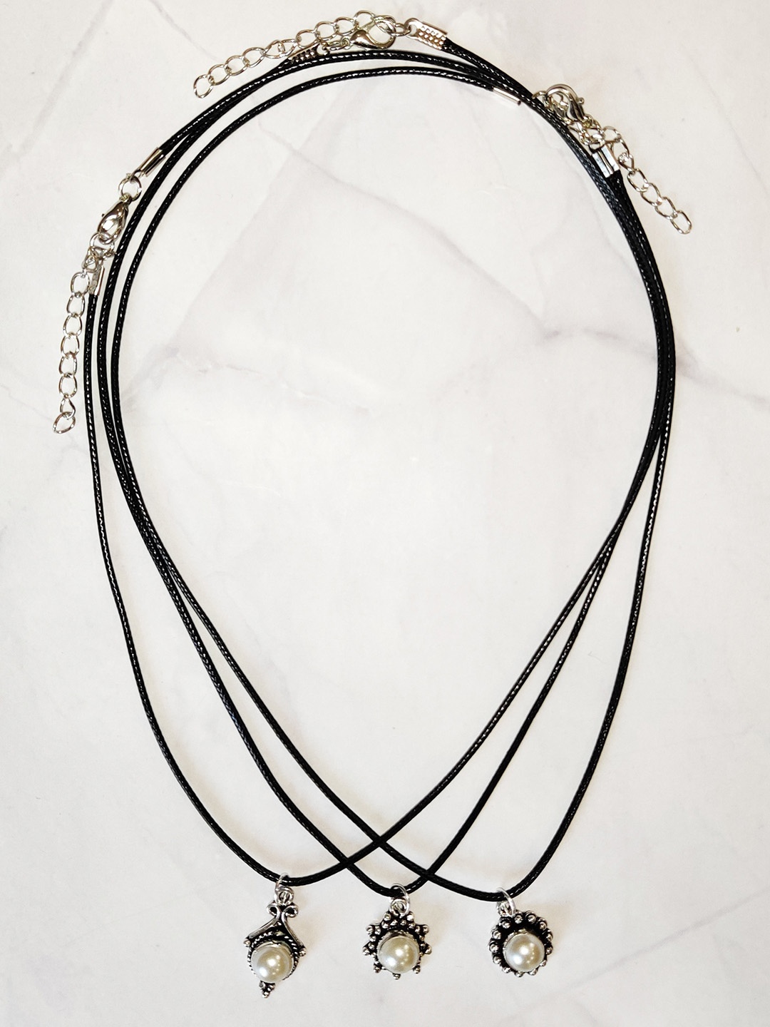 

EL REGALO Set Of 3 Black & White Pearl Chains