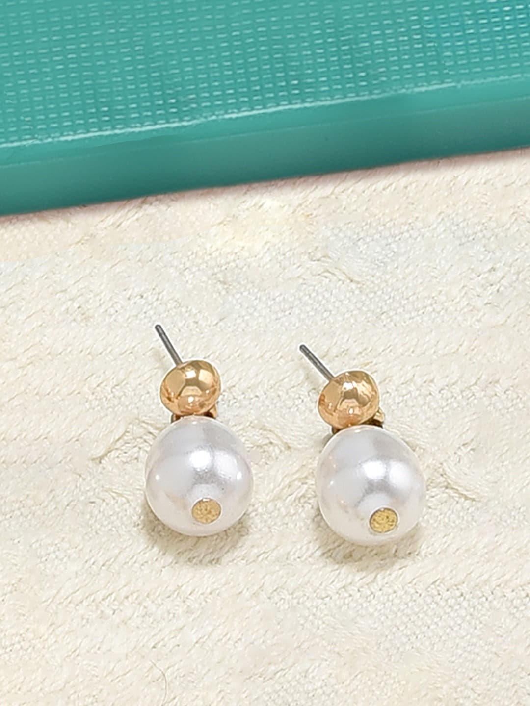 

AMI Gold-Plated & White Classic Drop Earrings