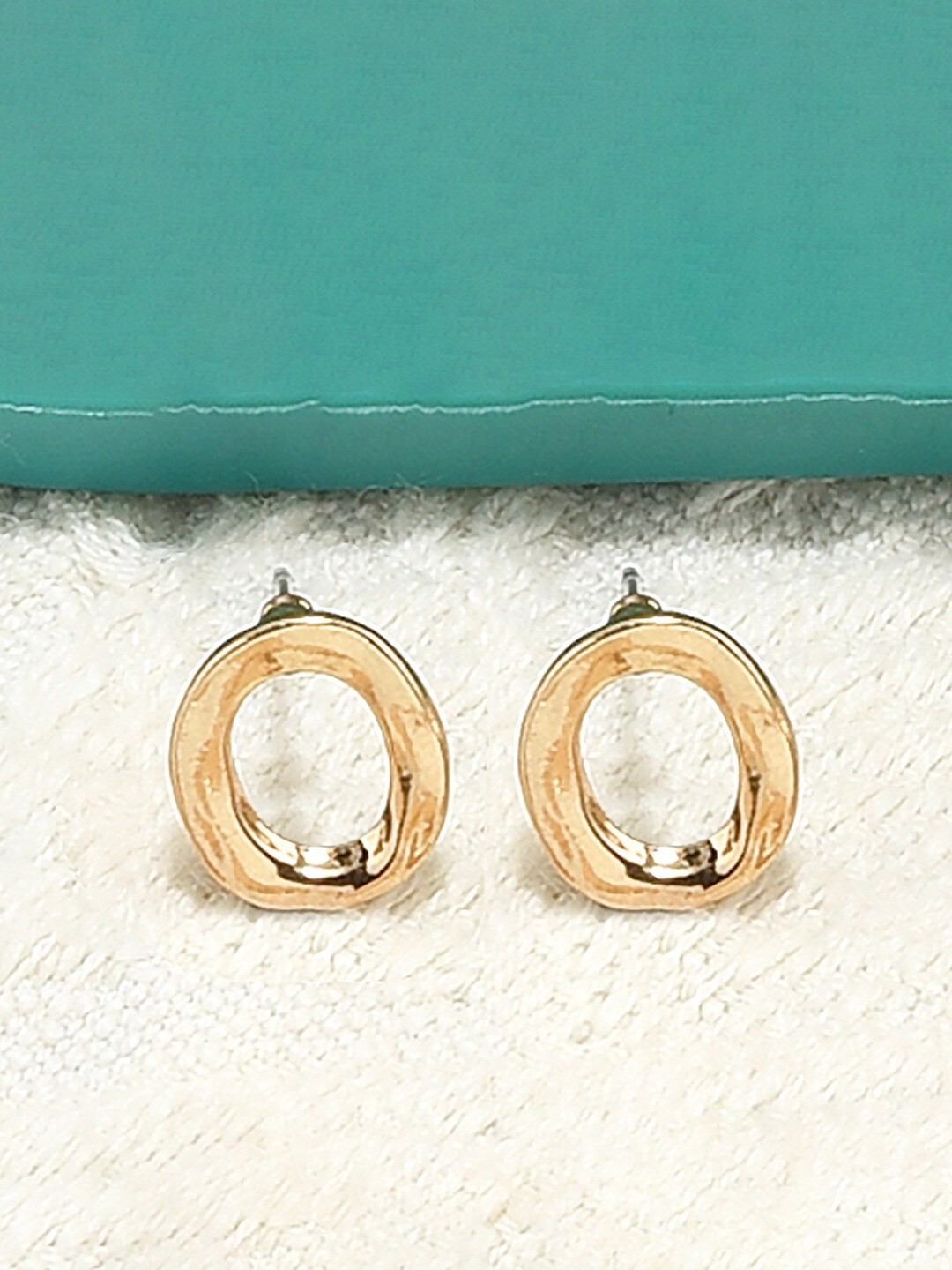 

AMI Gold-Plated Circular Studs