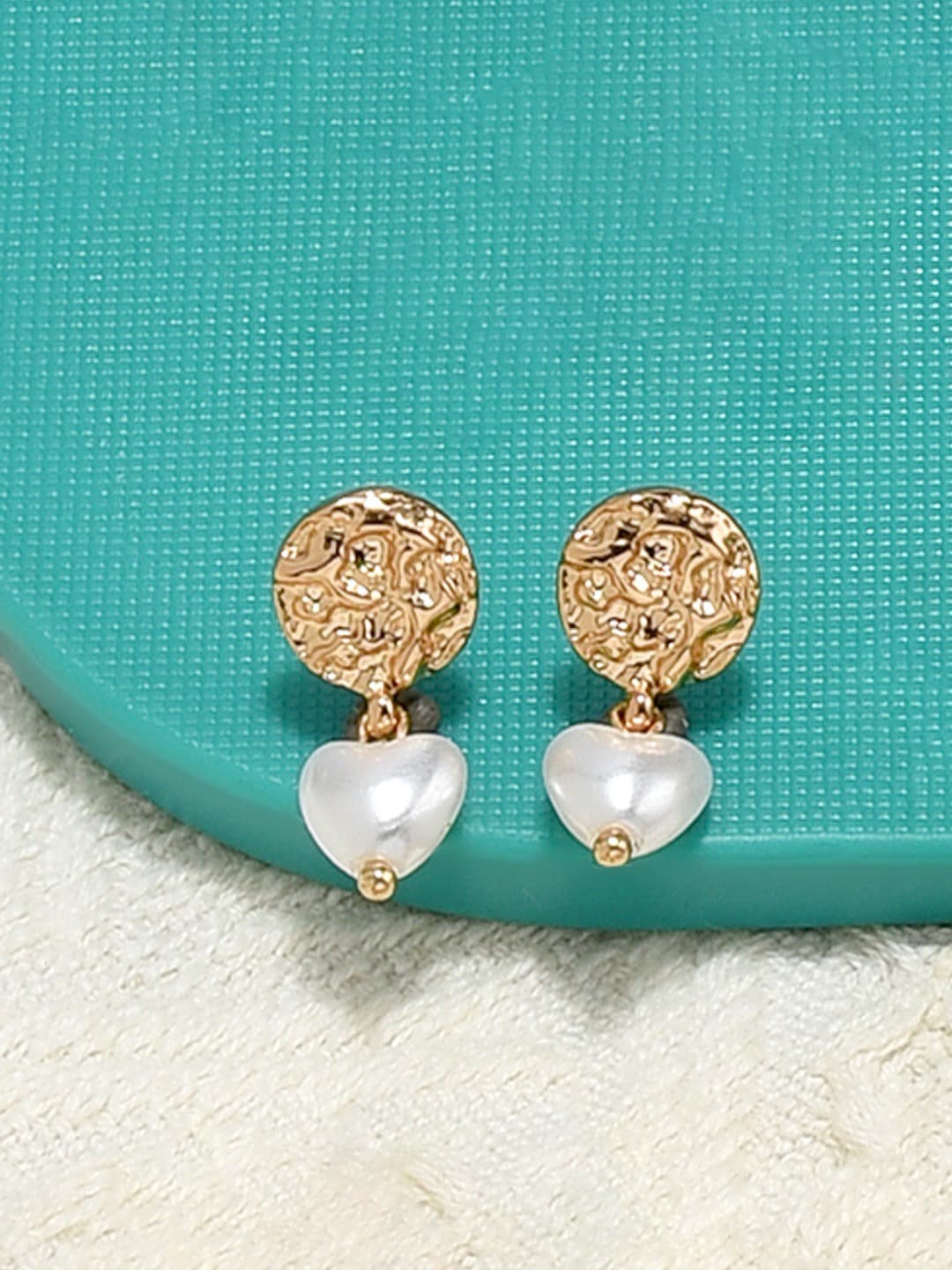 

AMI Gold-Plated & White Contemporary Drop Earrings