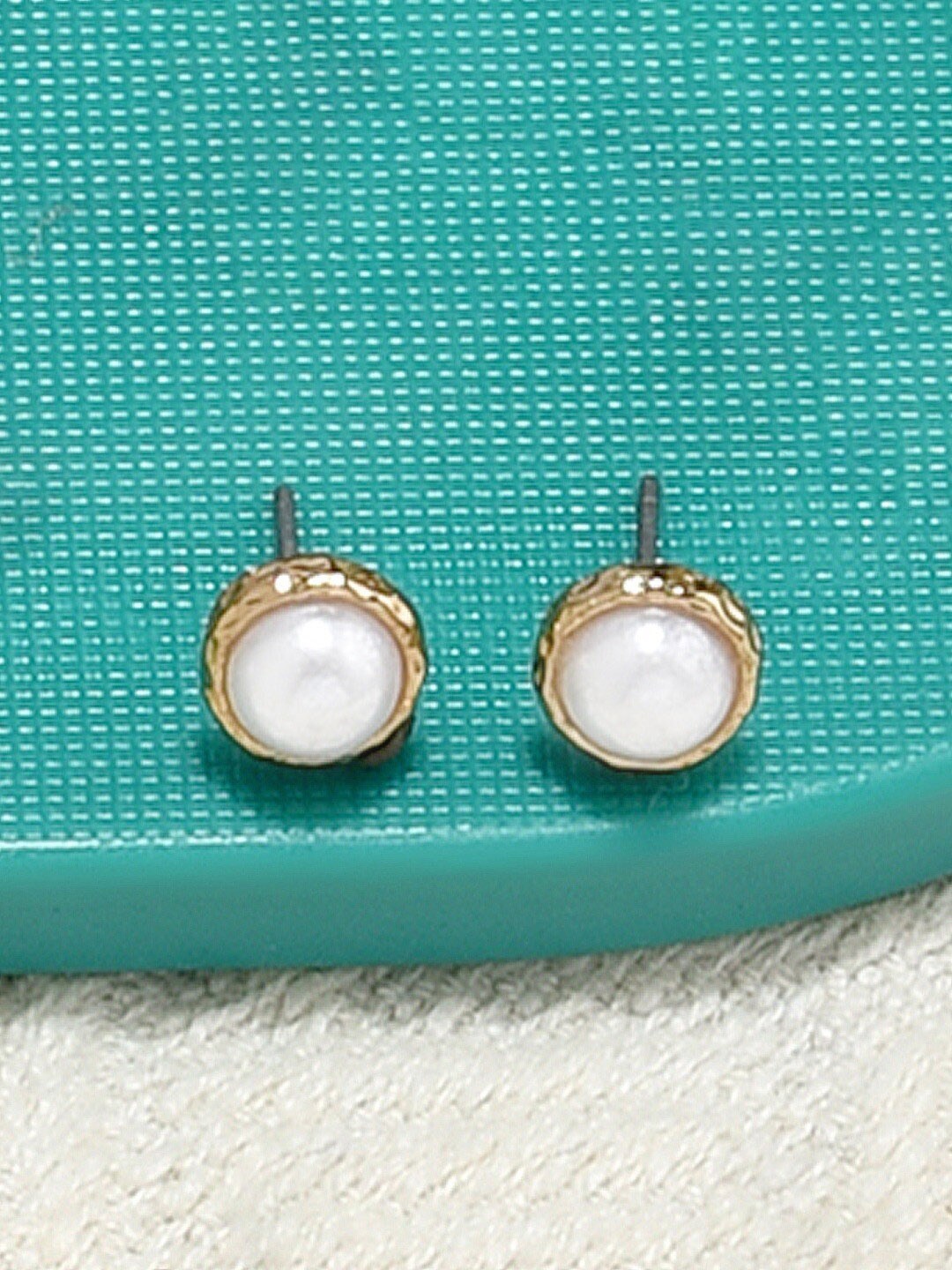 

AMI Gold-Plated & White Contemporary Studs