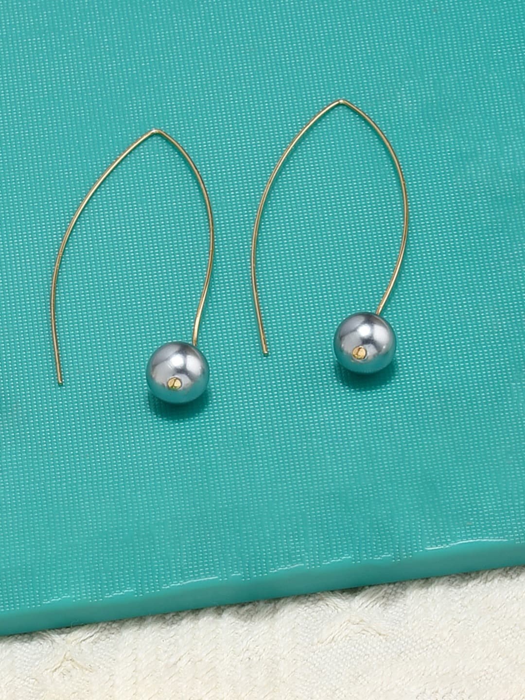 

AMI Grey Contemporary Drop Earrings