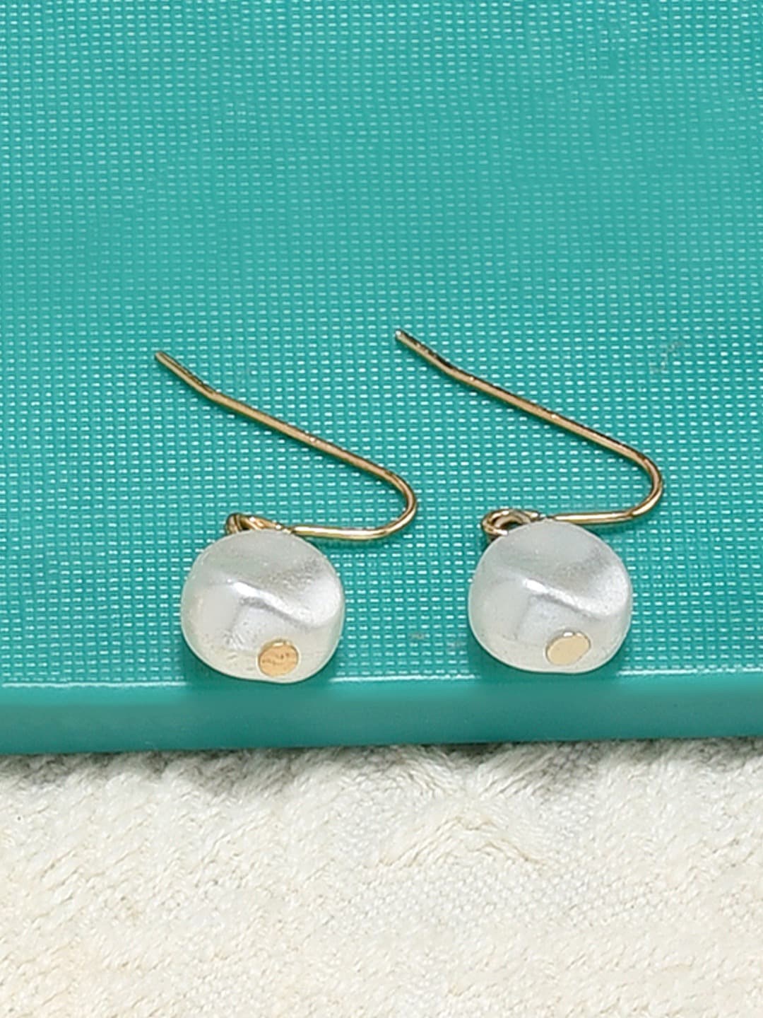

AMI Gold-Plated & White Contemporary Drop Earrings