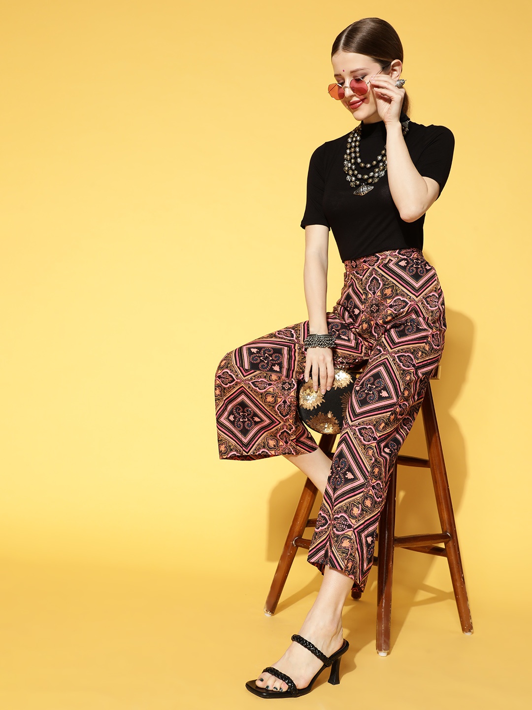 

Sangria Women Black & Pink Ethnic Motifs Printed Cropped Ethnic Palazzos