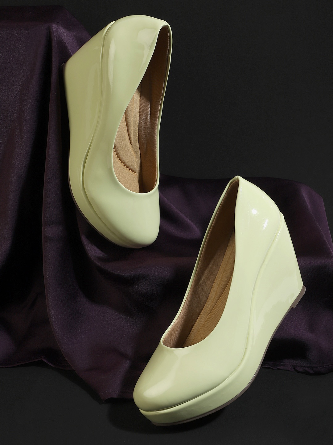 

ICONICS Green Colourblocked Block Pumps