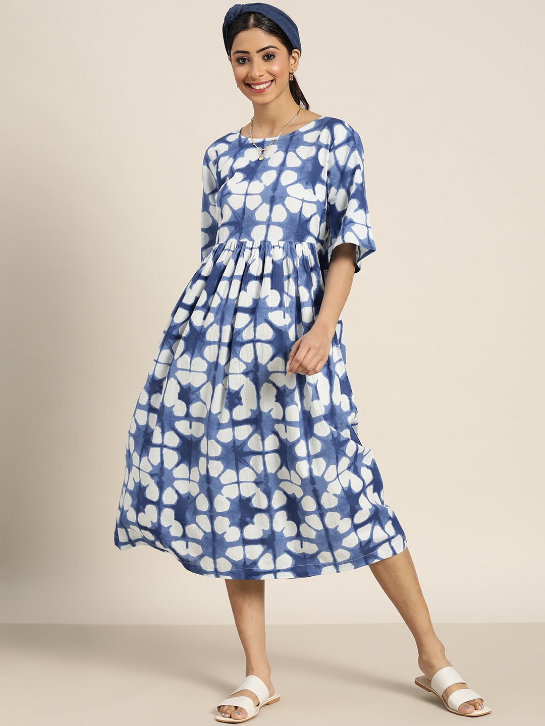 

Sangria Women Blue & White Pure Cotton Ethnic Motifs A-Line Midi Dress