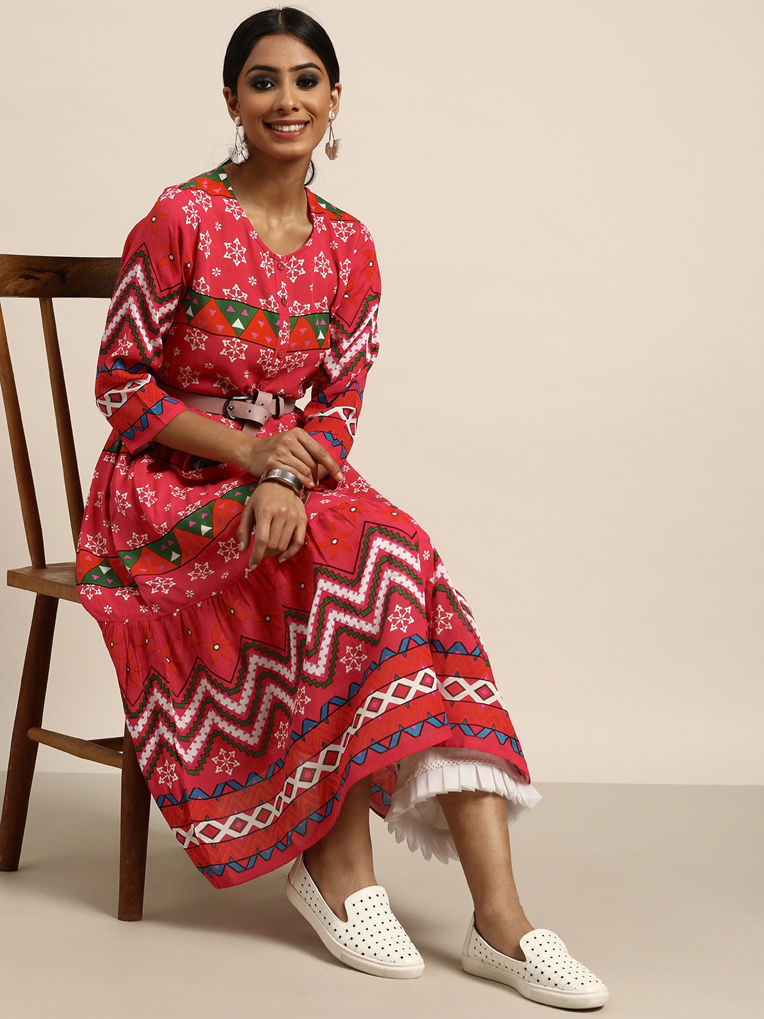 

Sangria Women Pink & White Ethnic Motifs Ethnic Motifs Printed Tiered A-Line Kurta