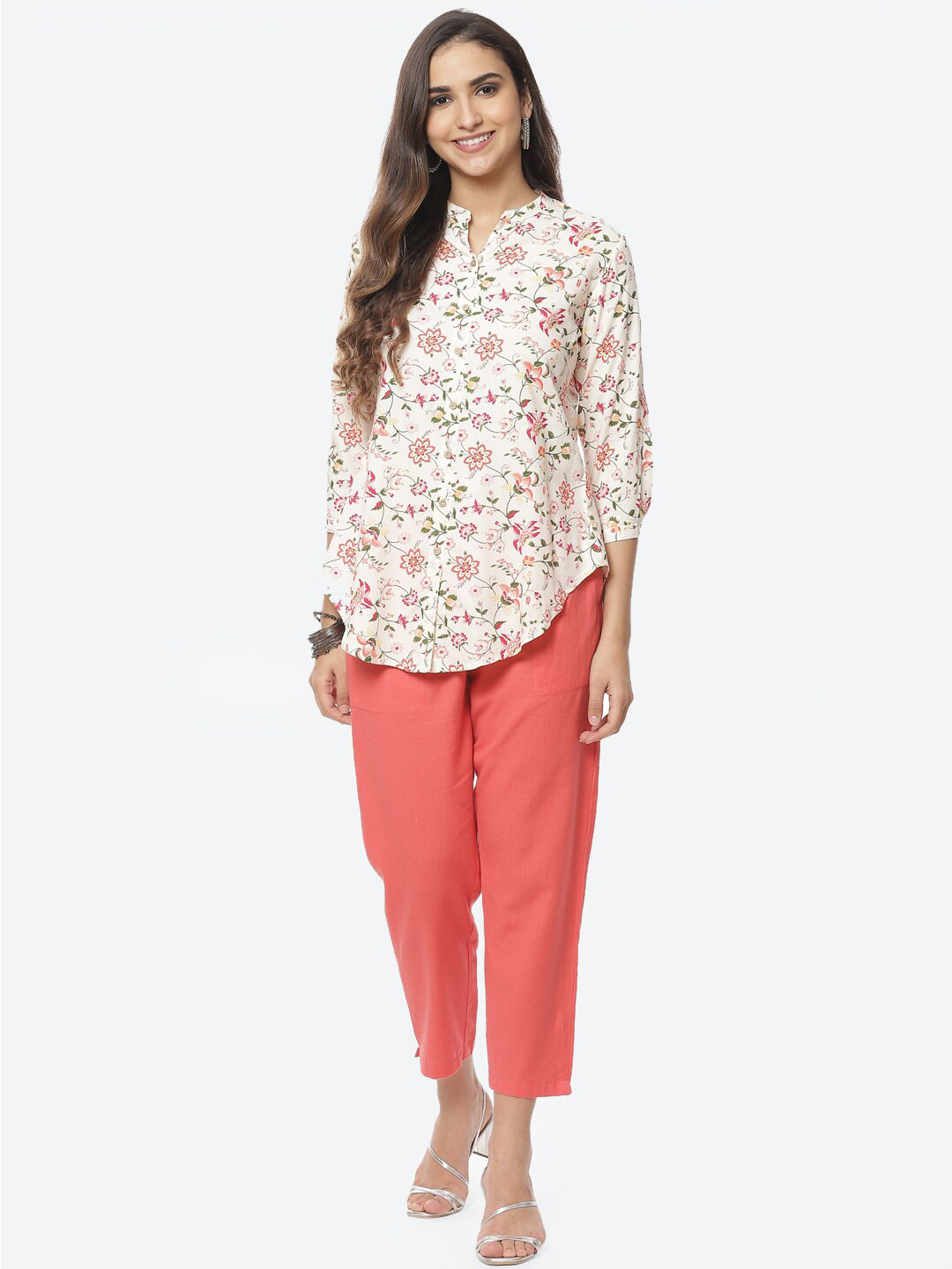 

Rangriti Off White & Pink Floral Print Mandarin Collar Roll-Up Sleeves Top