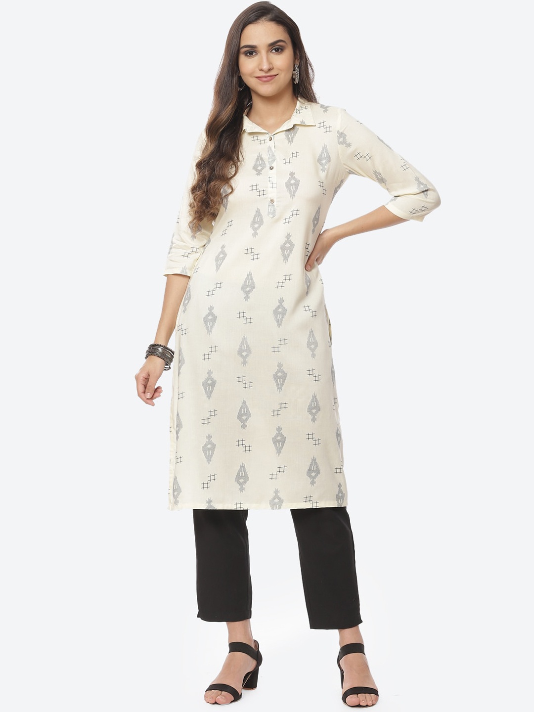

Rangriti Women Off White & Black Geometric Printed Flared Sleeves Kurta
