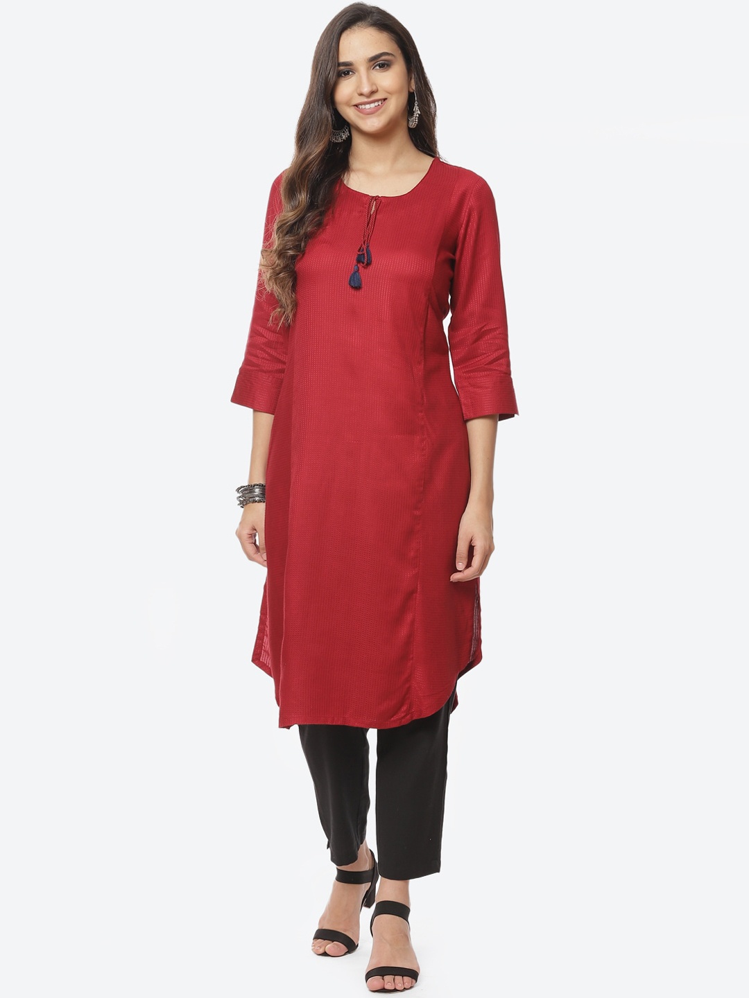 

Rangriti Women Red Tie-Up Neck Kurta