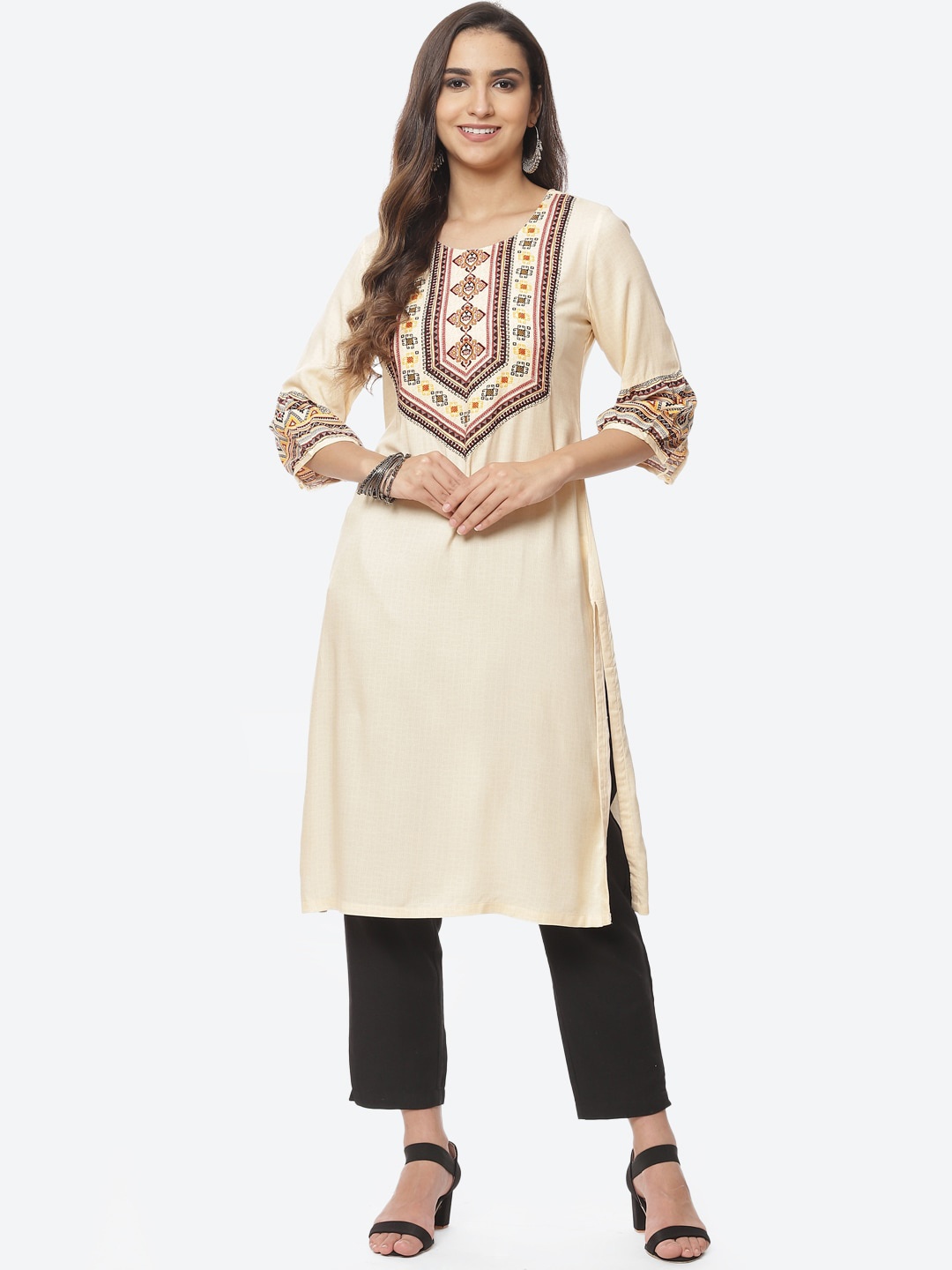 

Rangriti Women Cream-Coloured & Red Ethnic Motifs Printed Thread Work Kurta