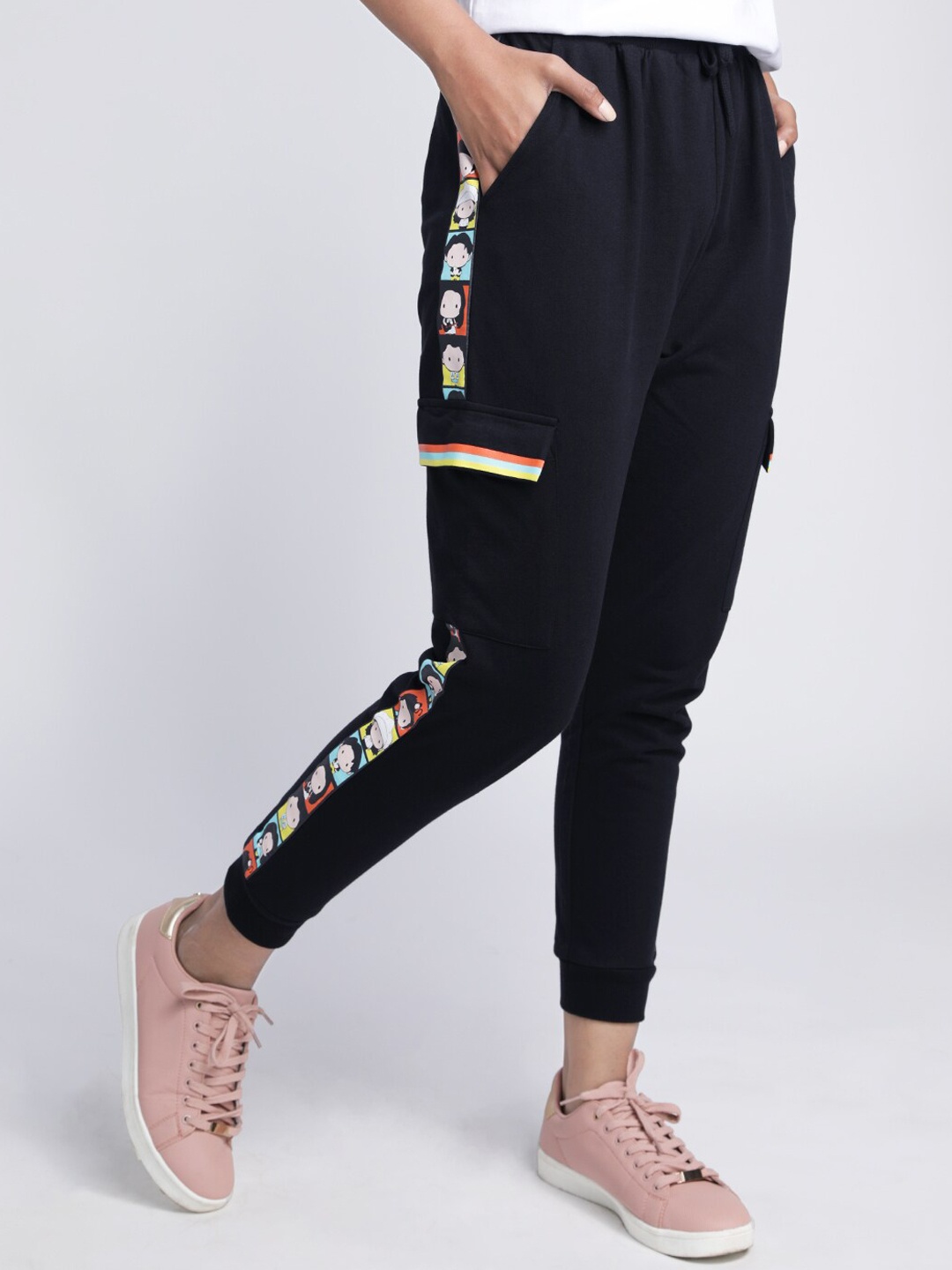 

The Souled Store Women Black F.R.I.E.N.D.S: The Six Friends Print Cotton Track Pants