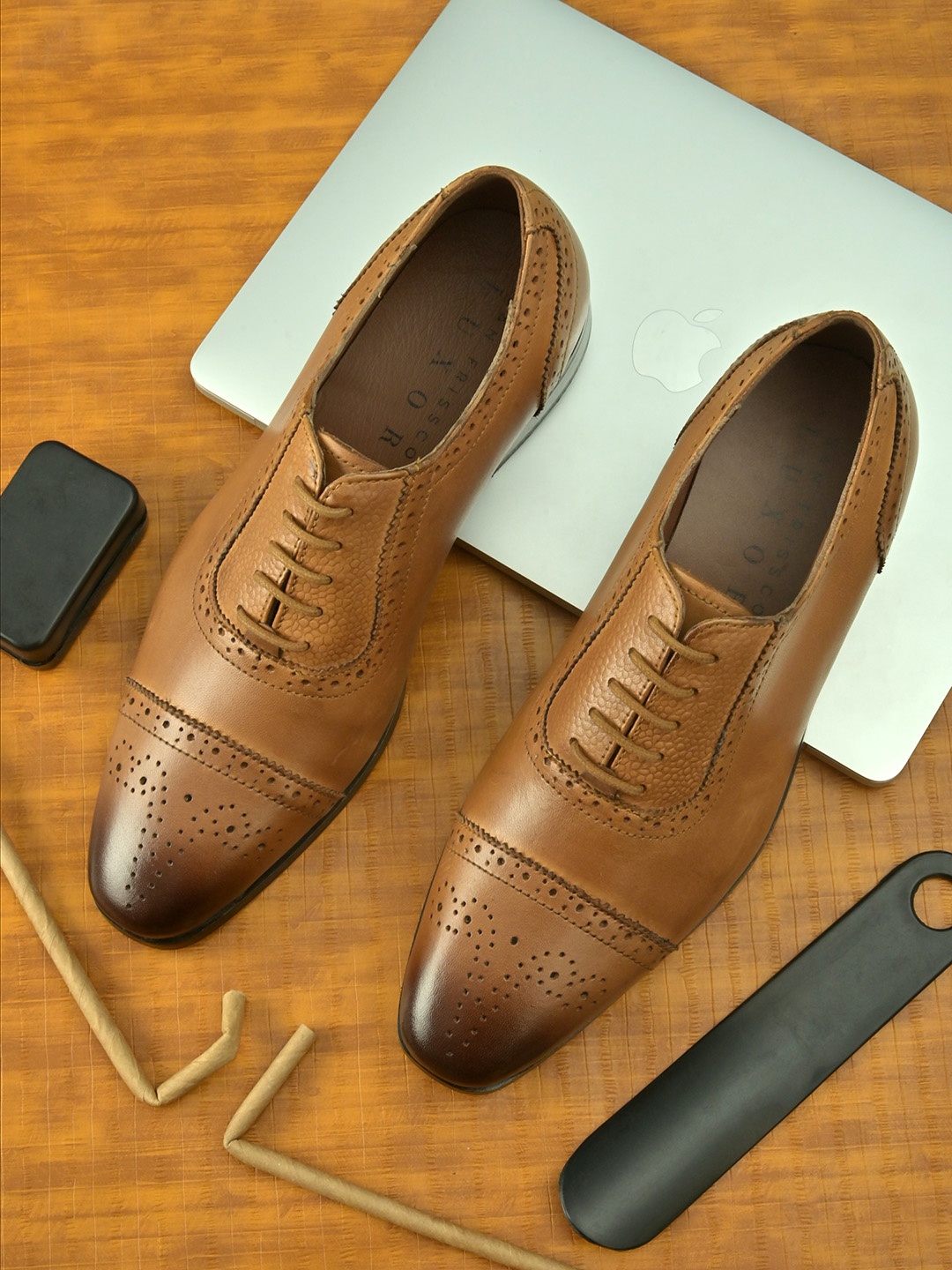 

San Frissco Men Tan Leather Oxfords