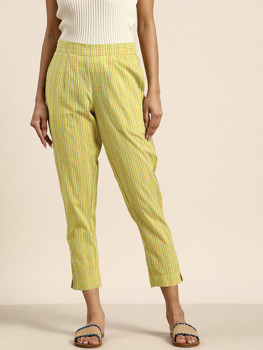 

Sangria Women Green & Orange Pure Cotton Printed Cropped Trousers