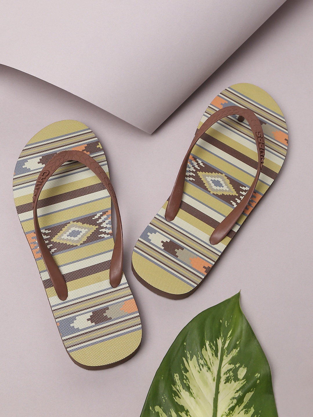 

CHUPPS Women Kaleen Kilim Olive Green & Yellow Printed Natural Rubber Sustainable Thong Flip-Flops