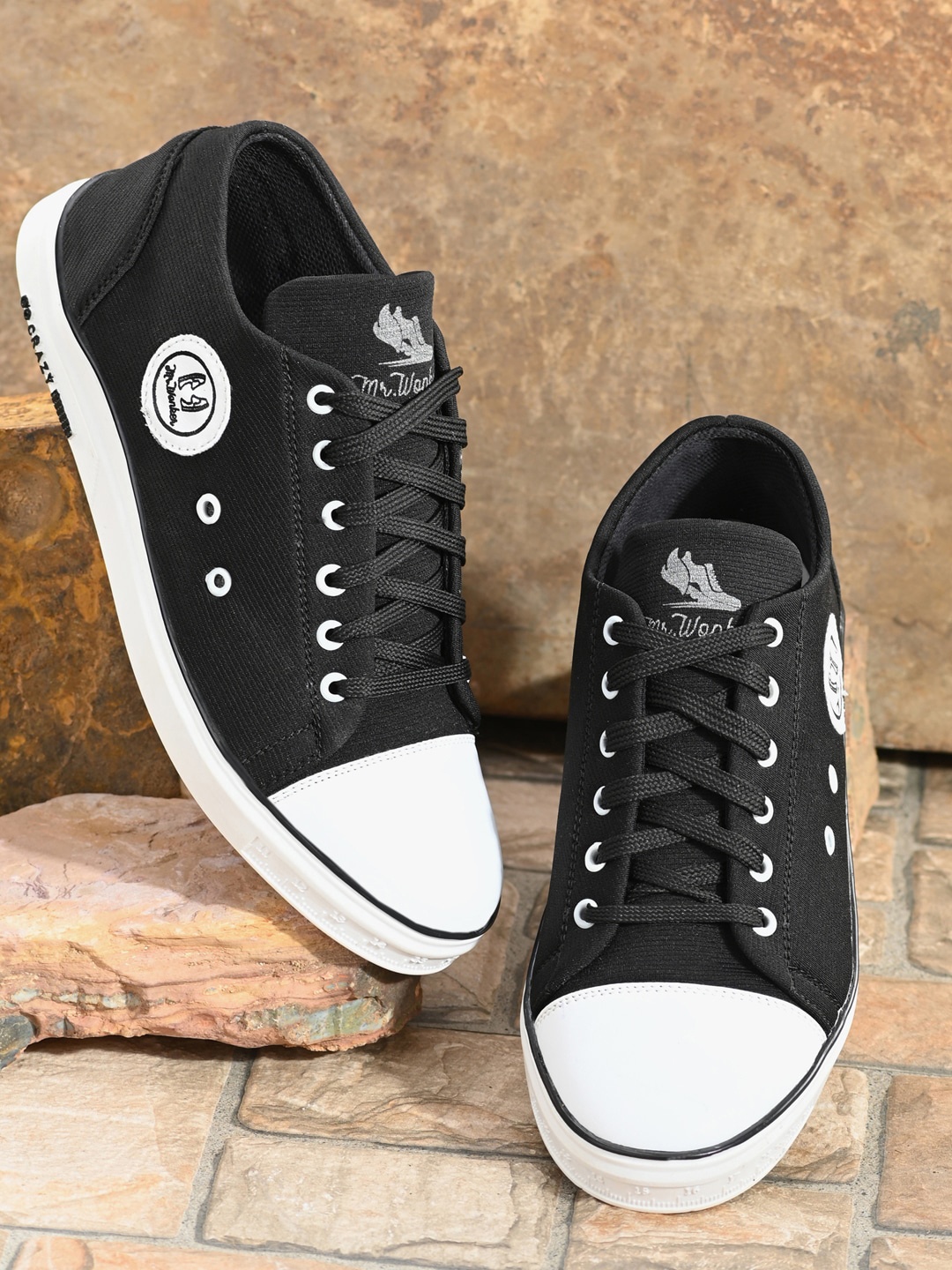 

mr wonker Men Black Colourblocked Sneakers