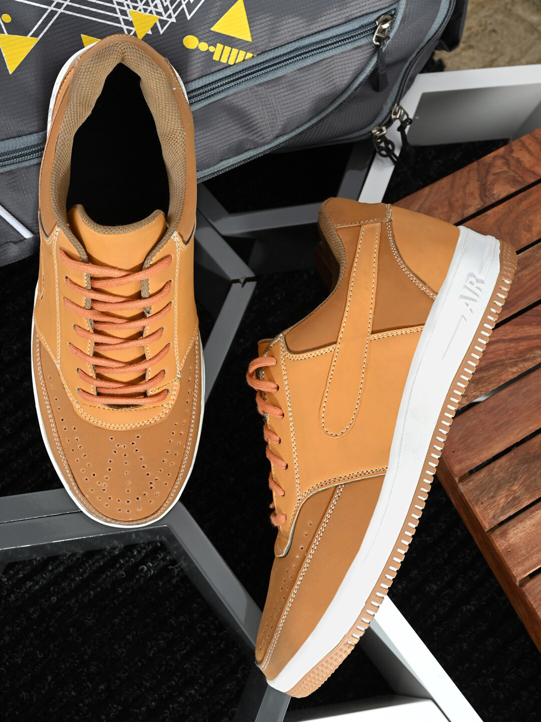 

mr.wonker Men Brown Colourblocked Sneakers